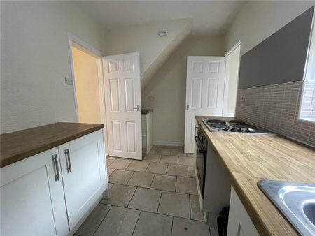 2 bedroom terraced house to rent - Photo 4