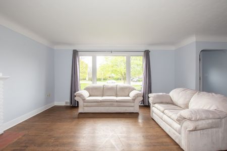 **ALL INCLUSIVE** STUDENTS ROOM FOR RENT ON GLENDALE!! - Photo 3