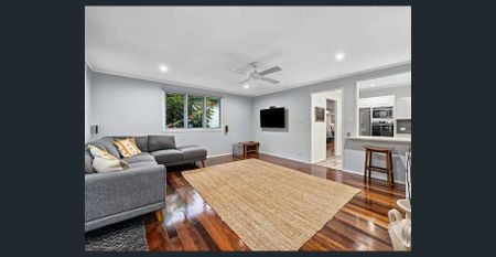 Beautiful Family Home in a Quiet, Leafy Pocket - Photo 2