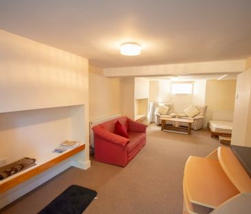 Student studio on Elmes Road - Photo 5
