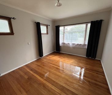 Spacious Waverley home - Photo 1