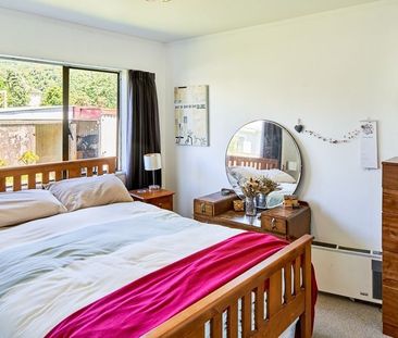 Charming 3BR Home in Taita, Hutt Valley - Photo 2