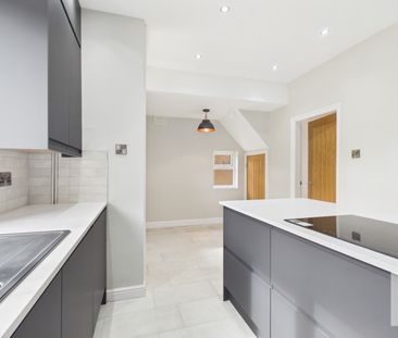 Stunning Three Bedroom Fully Refurbished Home for Rent in Bury - Photo 6