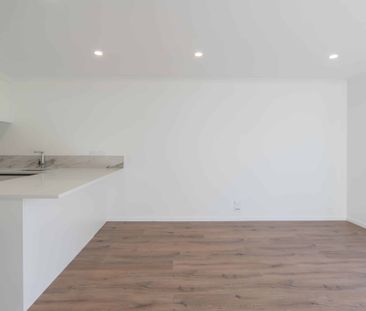 Beautiful Near New Townhouse - Photo 1