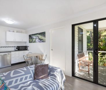 Three Bedroom House in Convenient Location - Photo 1