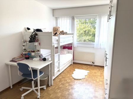 Appartement spacieux de 6 pièces au 2ème étage avec parking - Photo 3