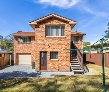 Large family home within walking distance to the water's edge - Photo 4