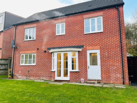 5 Bed Detached House, Stoneyholme Avenue, M8 - Photo 2