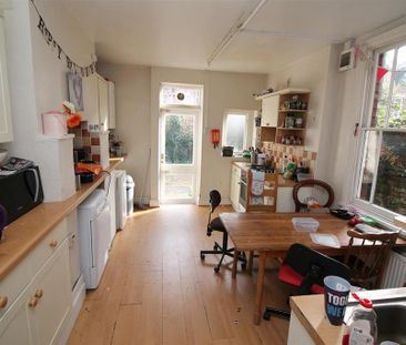 6 bedroom terraced house to rent - Photo 1