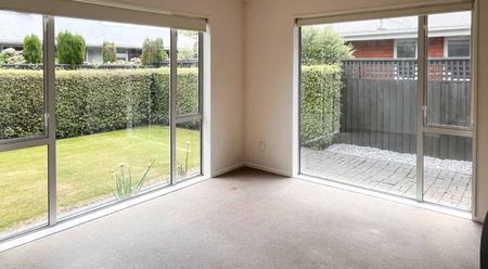 Space and location! 4 bedroom in Ilam - Photo 4