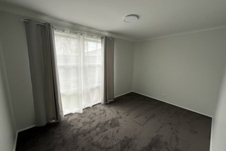 Freshly Renovated 3 Bedroom Home! - Photo 2