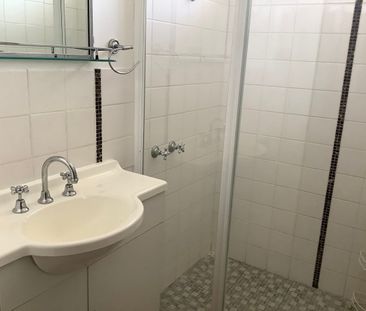 NEAT TWO BEDROOM UNIT! - Photo 5