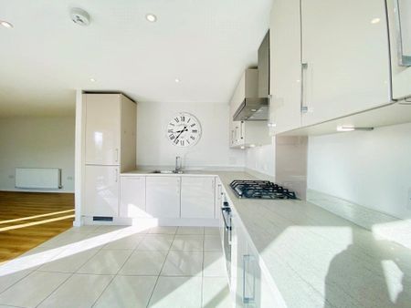 2 bedroom flat to rent - Photo 2