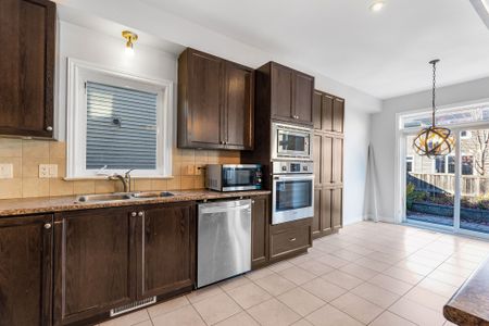 For Lease - 471 Creekview Way, Blossom Park - Airport and Area, Ontario - Photo 4