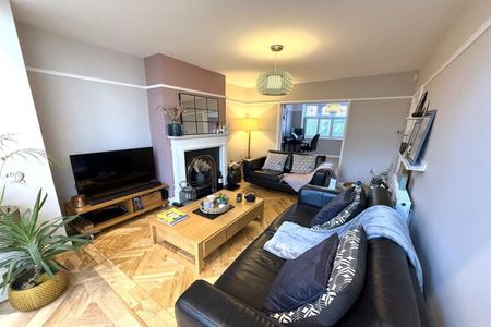 4 Bedroom Semi Detached Available Arranging tenancy - Photo 2