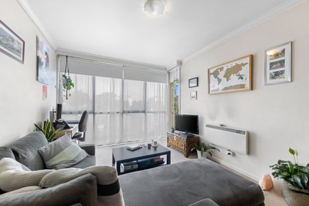 Chic South Yarra Living with Elevated Views and Unbeatable Convenience - Photo 3