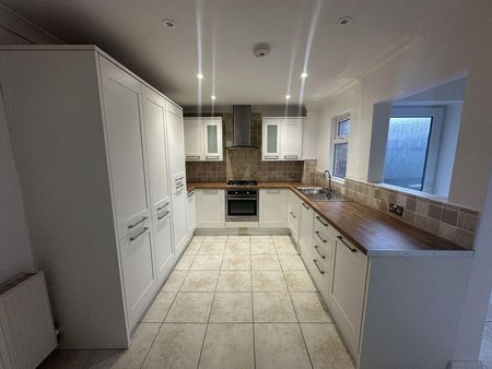 2 bedroom terraced house to rent - Photo 5