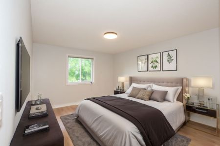BEAUTIFUL 2 BEDROOM MAIN UNIT IN WELLAND!! - Photo 3