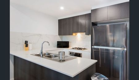 Near New Stylish Two Bedroom Apartment - Photo 3