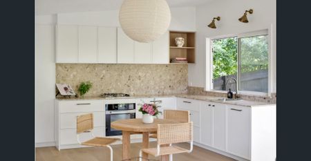 Light Filled Rear 2 Bedroom Cottage - Photo 5