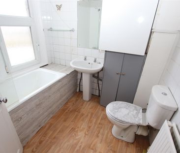 1 bedroom Flat to let - Photo 5