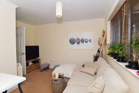 Copse Road, Haslemere - 1 bedroomProperty for lettings - Seymours - Photo 4