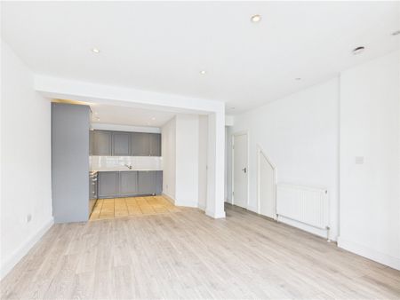 Camrose Avenue, HA8, Edgware - Photo 4