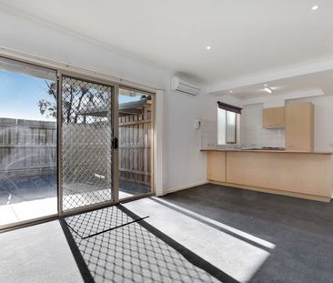 APARTMENT WITH COURTYARD - Photo 6