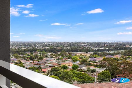 Luxury Living, Great location, Level 3 - Photo 4