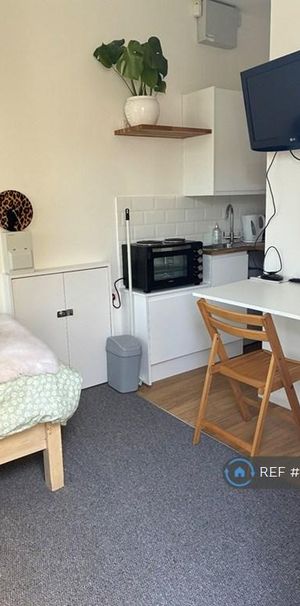 Studio to rent - Photo 1