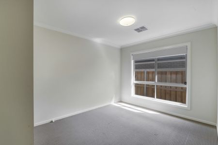 Perfect Location &vert; Modern Home - Photo 3