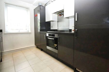 Town Lane, Stanwell, Staines-upon-Thames, Surrey, TW19 7FG - Photo 4