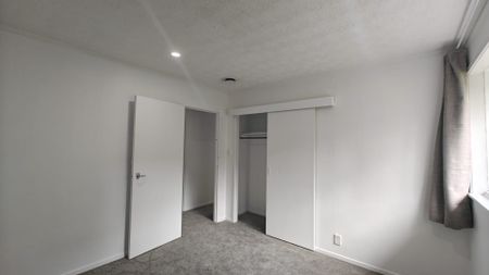 Property Management13A Aralia Road, Sunnynook - House for Rent - Photo 2