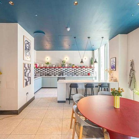 Uncle Colindale, Colindale, NW9 - Photo 1