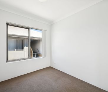 10/4 Albion Street, East Cannington WA 6107 - Photo 3