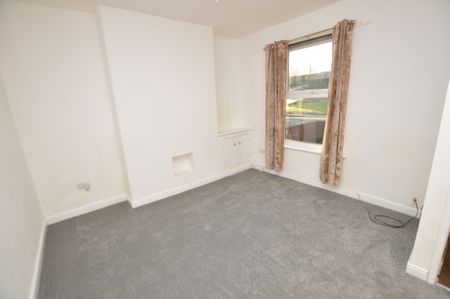 2 Bedroom Terraced House - Photo 4