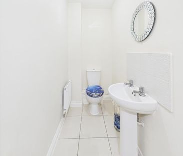 3 bedroom end of terrace house to rent - Photo 2