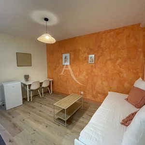 Location Appartement 1 pièce 17m² FONTENAY LE COMTE 85200 - Photo 2