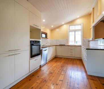 Spacious Family Haven with Bonus Downstairs Retreat - Photo 4