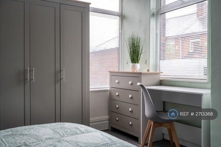 1 bedroom in a house share to rent - Photo 4