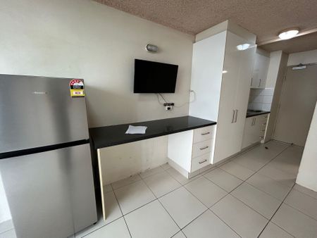 Studio Apartment Minutes Away from Everything! - Photo 4