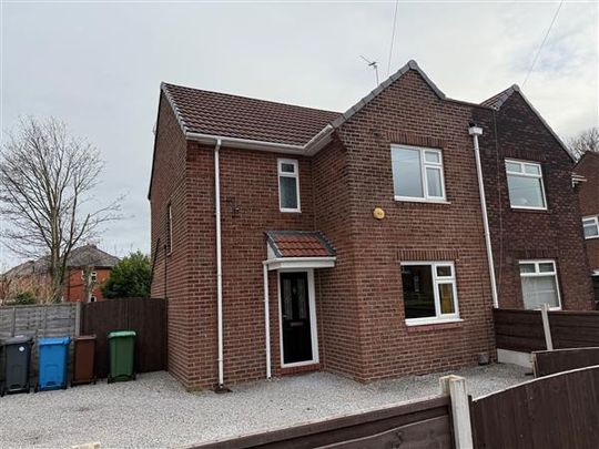 3 Bedroom Semi-Detached House For Rent in Day Drive, Manchester - Photo 1