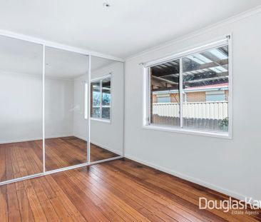 Sunshine West Delight! - Photo 1