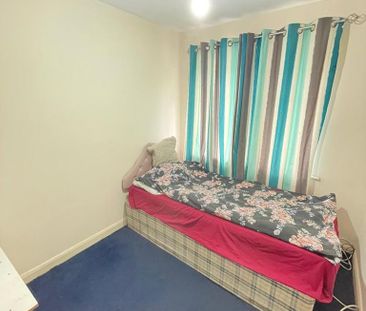 4 bedroom semi-detached house to rent - Photo 5