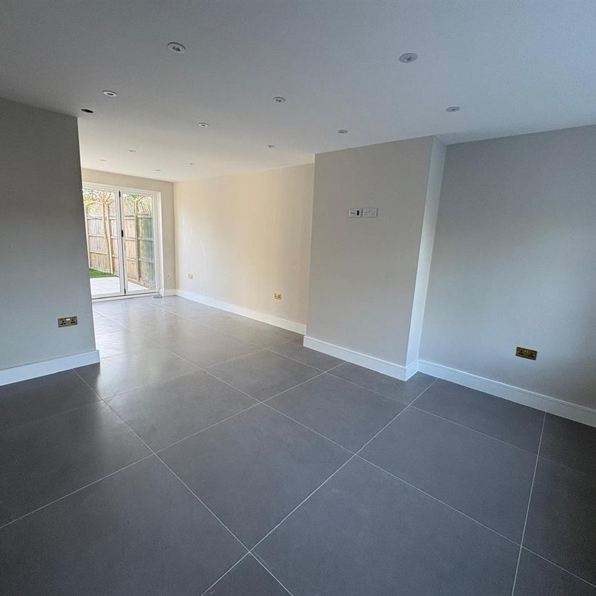 4 bed house to rent in Wych Elms, Park Street, AL2 - Photo 1