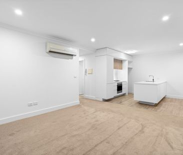 Convenient, Modern Living in the Heart of Maitland! - Photo 2