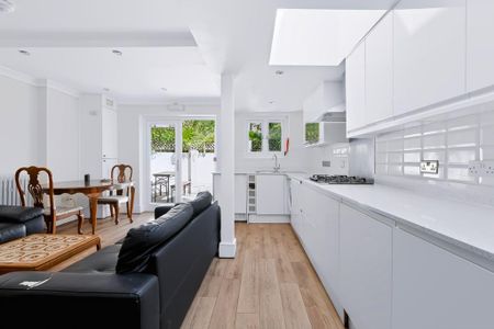 1 bedroom in a house share to rent - Photo 4