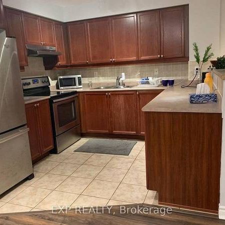 Burnhamthorpe & Duke Of York Fully Furnished 3Bdrm +Den Utilities In - Photo 3