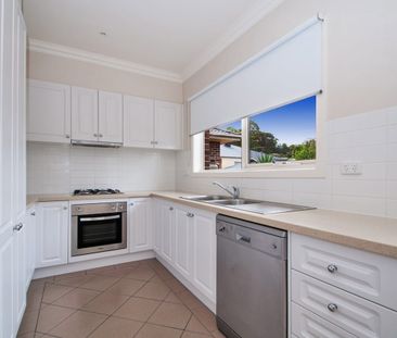 Modern Two-Storey Townhouse in Convenient Croydon North Location - Photo 3