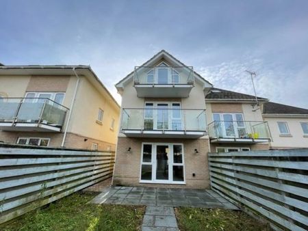 4 bedroom semi-detached house to rent - Photo 5